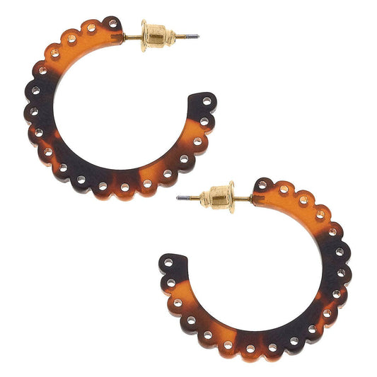 Khloe Scalloped Resin Hoop Earrings in Tortoise,