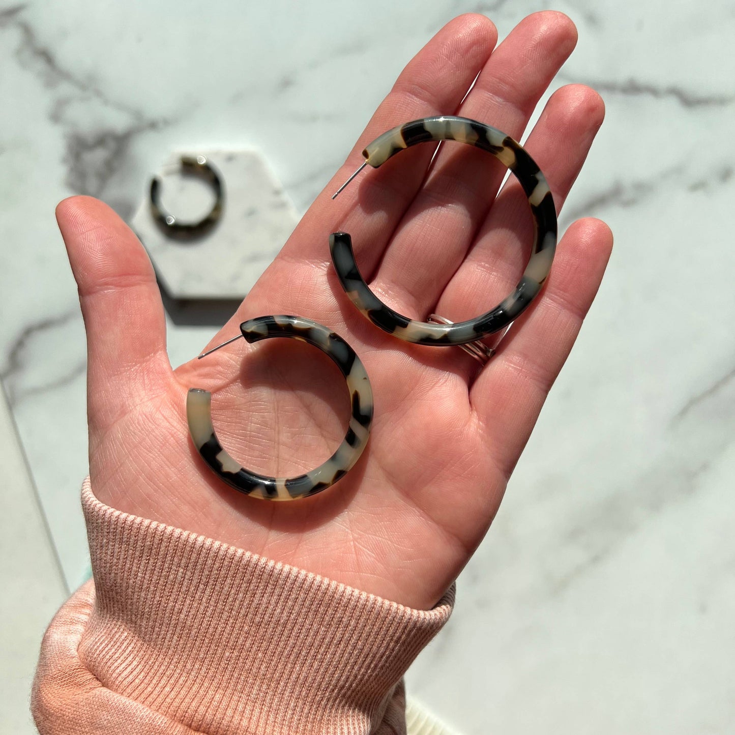 Fenna and Fei Round Hoops in Bio Blonde Tortoise