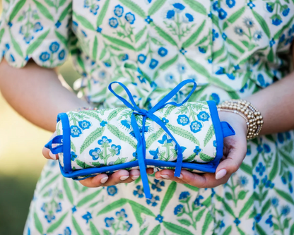 Jardin Bleu | Quilted Jewelry Roll