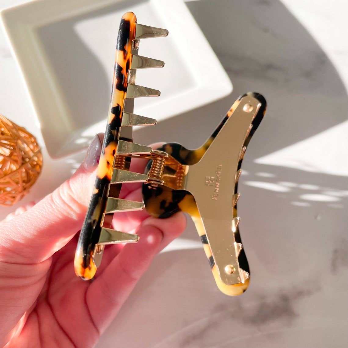 Fenna and Fei Claw Clip in Walnut Tortoise