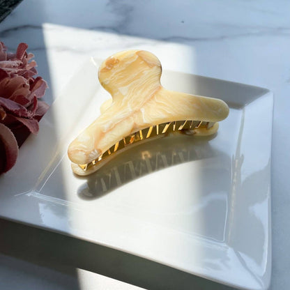 Fenna and Fei French Claw in Honeystone