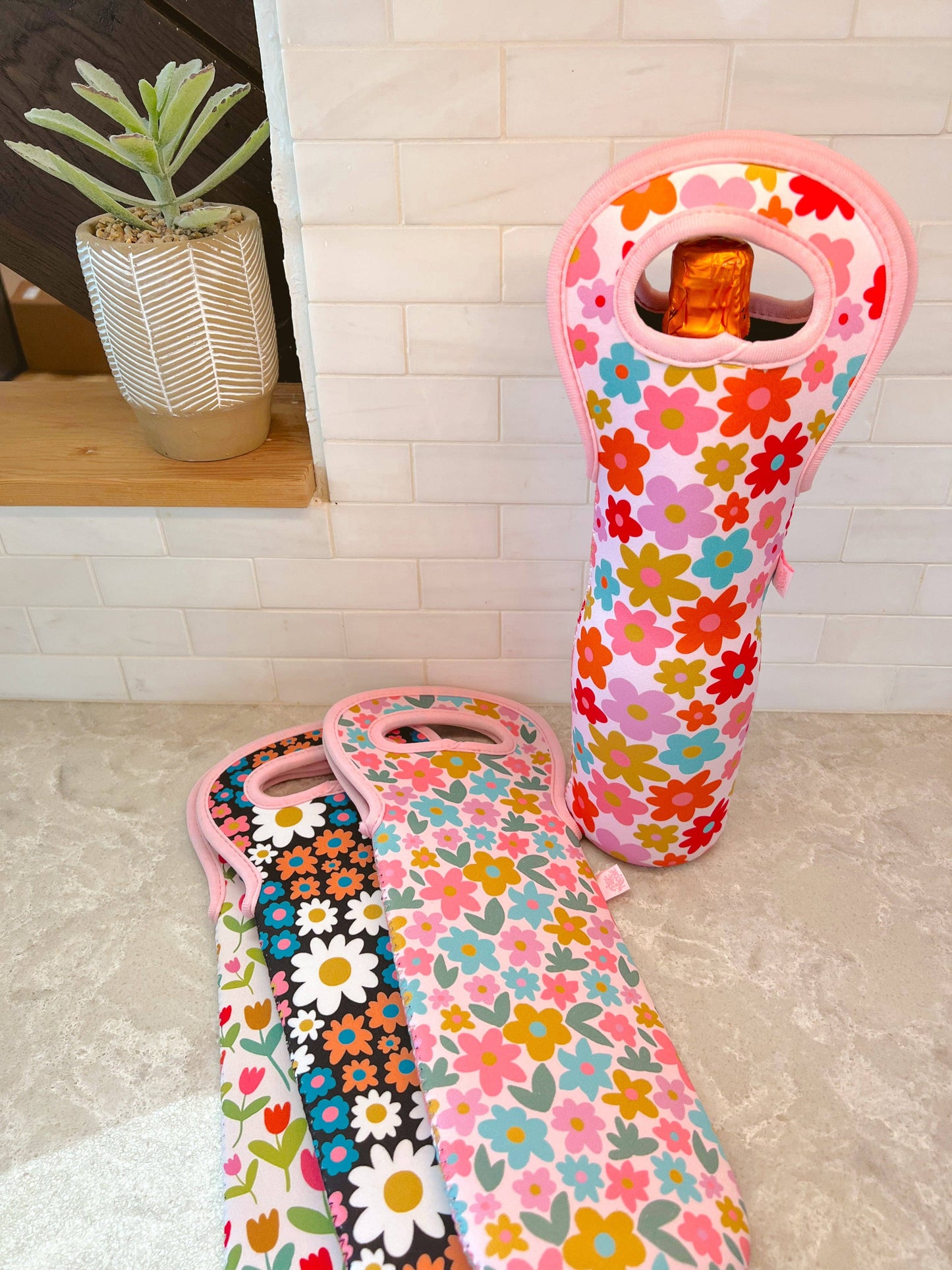 Insulated Wine Bag / Wine Gift Tote - Retro Floral